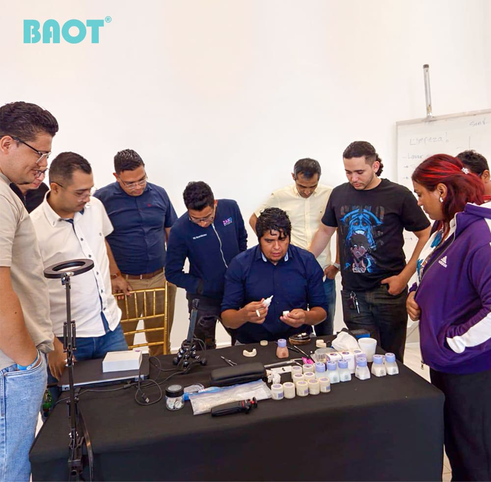 Masterclass despre porțelan dentar cu Ernesto Larios Montano în Nicaragua